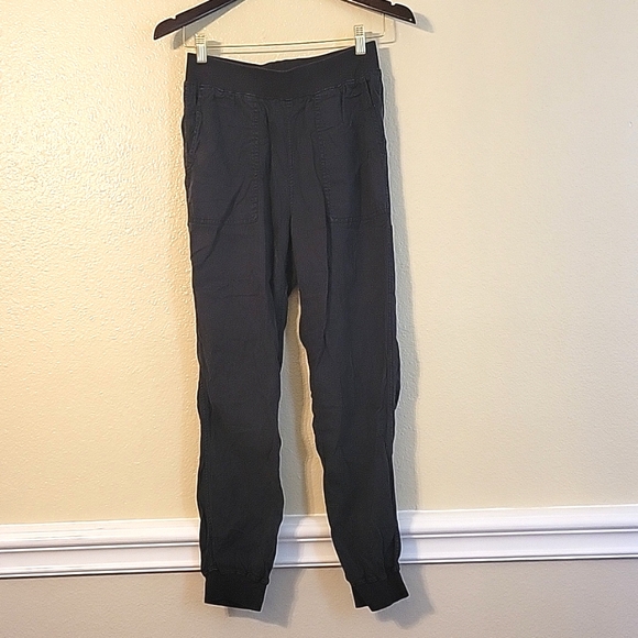 Faherty Arlie Day Joggers in dark gray/black, sz Small - Picture 6 of 6